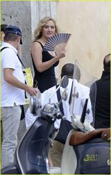 幻灯图集：林志玲和凯特-温斯莱特合拍手表广告