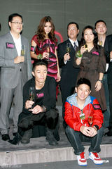 组图：周秀娜微博结识英超球员 瞒男友拒透对方情况