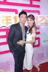 组图：安志杰谢婷婷亮相结婚派对 称还没求婚打算