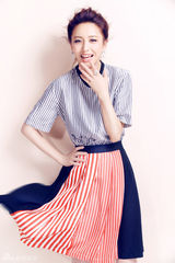 组图：佟丽娅全新杂志封面 春夏风情动人