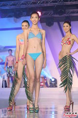 组图：梦幻之星总决赛林又立深V礼服压学妹