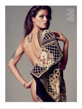 组图：巴西超模芳塔娜全裸登杂志 双手遮私处性感