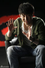 组图：成龙拍摄娱乐现场宣传片 宣扬慈善彰显爱心