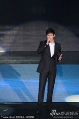 组图：孙杨金鹰节秀歌喉唱《泳动》卖萌不断