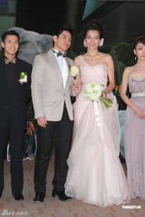 组图：吕慧仪结婚秀钻戒 陈志云等好友到场庆贺