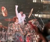 组图：摇滚乐队X-JAPAN完全复活 横滨开唱气氛爆棚