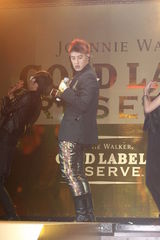 组图：潘玮柏挖坑给吴克群跳 问夜店把妹经验