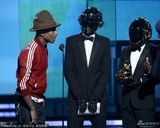 组图:Daft Punk法瑞尔夺最佳流行乐队 表演热单