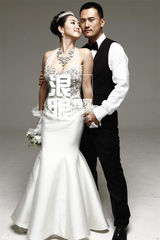 组图：何洁赫子铭大婚将近 最新婚纱照性感露沟