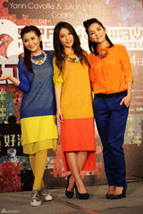 组图：S.H.E春浪对阵五月天：根本以卵击石