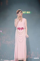 组图：梁静茹演唱会落幕 与表哥同台合唱