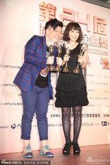 组图：林忆莲获最佳国语女歌手 常石磊代领