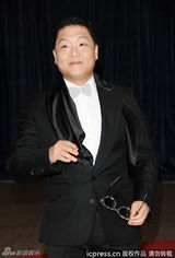 组图：鸟叔PSY亮相白宫晚宴 西装墨镜绅士风