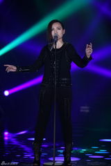 组图：《歌手》半决赛上演 邓紫棋茜拉三女杰PK