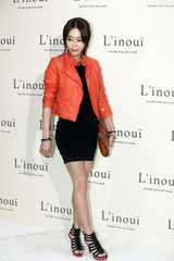 独家高清：张根硕撑品牌活动 少女时代允儿清纯