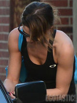 组图：《暮光》超模身形健硕成运动达人