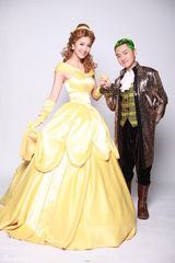 组图：谢娜变小主何炅演太监 大张伟扮年画娃娃