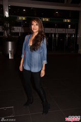 组图：魔力红摇滚开唱 谢婷婷蓝奕邦捧场