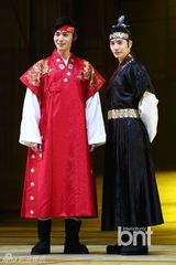 组图：韩星金多贤等出席音乐剧《拥月》记者会