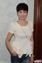 组图：《女警》庆功会谢天华周丽淇搞笑互吻