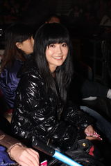 高清组图：郑伊健演唱会 舒淇登台与其热吻