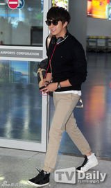 组图：釜山电影节开幕式 河智苑金亨俊将出席