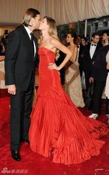 组图：美国时装学院庆典举行 众明星红毯竞艳