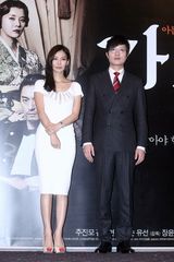 组图：金素妍朱镇模等出席新片《咖啡》媒体试映