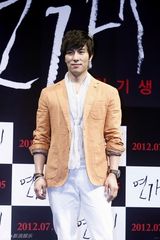 高清组图：金明敏金东万等出席《铁线虫》发布会