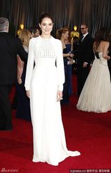 高清组图：奥斯卡红毯谢琳-伍德蕾白色礼服端庄