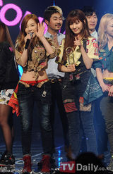 组图：少女时代性感俏舞《MCD》蝉联冠军