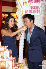 组图：谢婷婷安志杰秀恩爱 亲吻预祝白色情人节