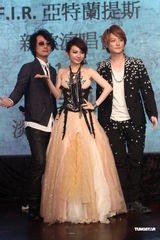 组图：F.I.R将发全新大碟 阿沁飞儿分手后不尴尬