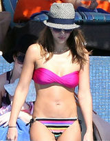 组图：杰西卡-阿尔芭比基尼照曝光展现火辣身材