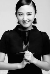 组图：徐飒黑白系写真 展清新魅惑双重魅力