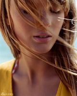 高清组图：超模安娜-维亚利茨娜海滩写真露半球