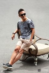 组图：于小伟登杂志封面 时尚大片自显真章