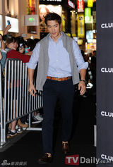 组图：韩星李多海等出席品牌旗舰店开业典礼