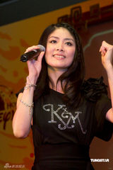 幻灯图集：陈慧琳为香港迪斯尼造势 献歌温情洋溢