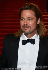 组图：皮特戛纳走秀长发黑超显帅气