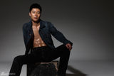 组图：张哲人型男写真 大秀完美身材