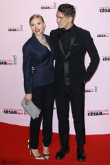 策划：不用扮英雄已能救世人 斯嘉丽性感宝典