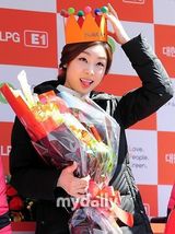 组图：韩花样滑冰公主金妍儿会粉丝展笑颜