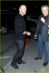 组图：史泰龙与斯坦森双硬汉聚餐 娇妻美艳