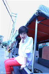 组图：李宇春韩国行绚烂街拍曝光