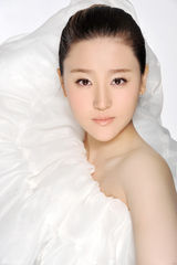 组图：“扈三娘”刘筱筱写真皓齿红唇