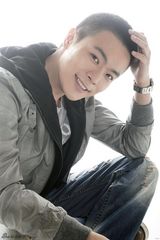 组图：万思维新写真曝光 在阳光与暗影之间游走