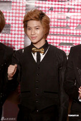 组图：日韩艺人齐登小巨蛋 张小燕庾澄庆造型大PK