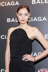 组图：容祖儿深V露黑色内衣 演唱会要玩大尺度