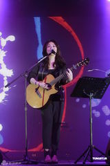 组图：蔡健雅音乐会两度返场献唱《达尔文》